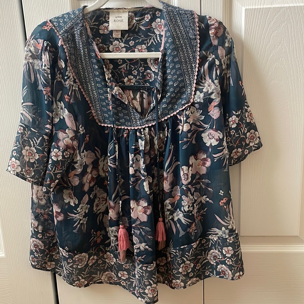 Blue with pink fringes